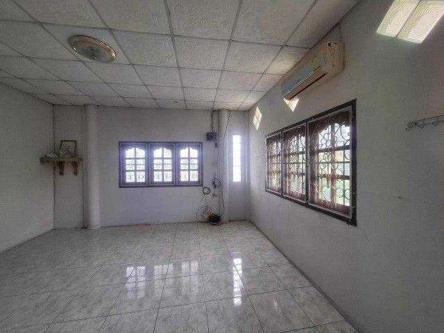 - ขายบ้านเดี่ยว 2 ชั้น พร้อมที่ดินผืนใหญ่ 3 ไร่ 2 งาน ต.บางน้ำเชี่ยว อ.พรหมบุรี จ.สิงห์บุรี