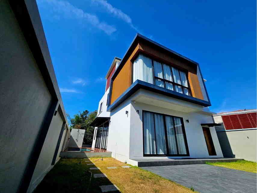 - ขายบ้านเดี่ยว พูลวิลล่า 2 ชั้น + ดาดฟ้า 4 ห้องนอน ห้วยใหญ่