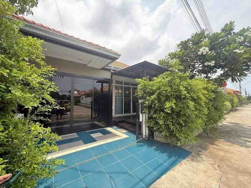 - ขายบ้านเดี่ยวหลังมุม ในโครงการหมู่บ้าน 2 ห้องนอน ซอยพรประภานิมิต 7 พัทย