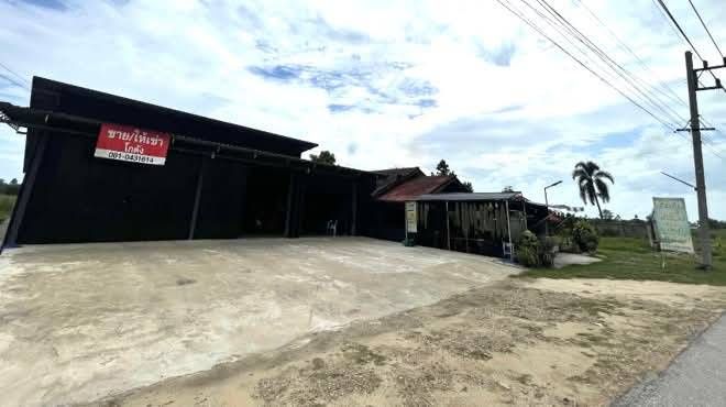 - ถูกที่สุด!! บ้าน+โกดัง+ที่ดิน ขนาด 11ไร่ 1งาน ติดถนน อ.คลองขลุง กำแพงเพชร ใกล้ปั๊มปตท.ท่ามะเขือ 1 นาที