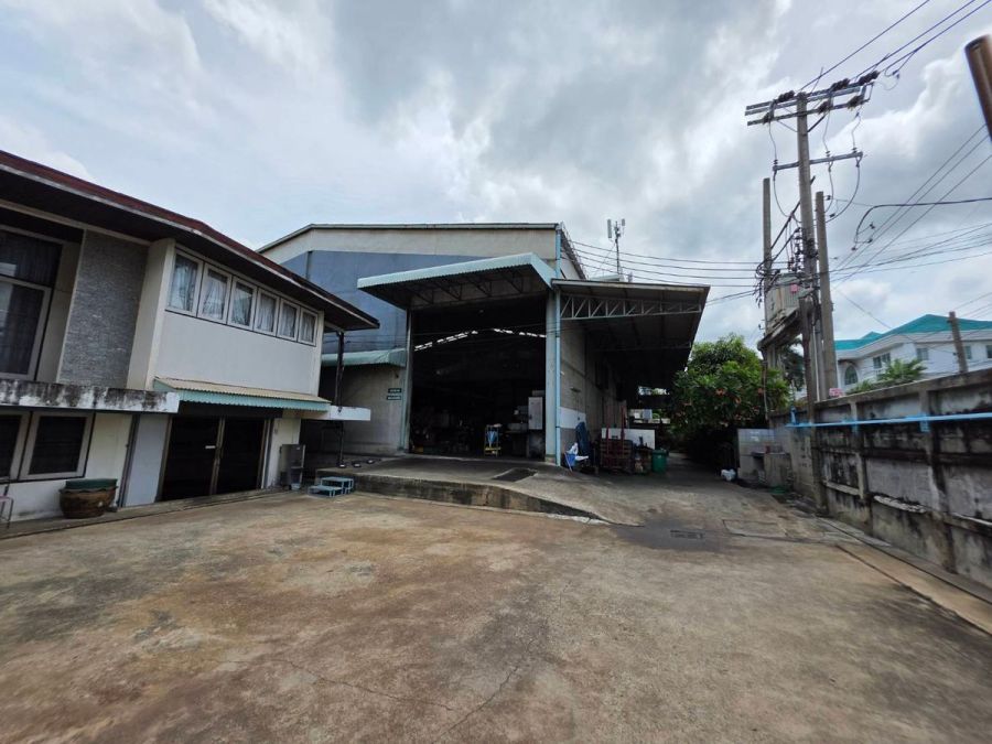 - ขายโกดังขนาดใหญ่ พร้อมบ้านเดี่ยว ซ.วชิรธรรมสาธิต 18 บางนา ทำเลศักยภาพ ใกล้ BTS อุดมสุข