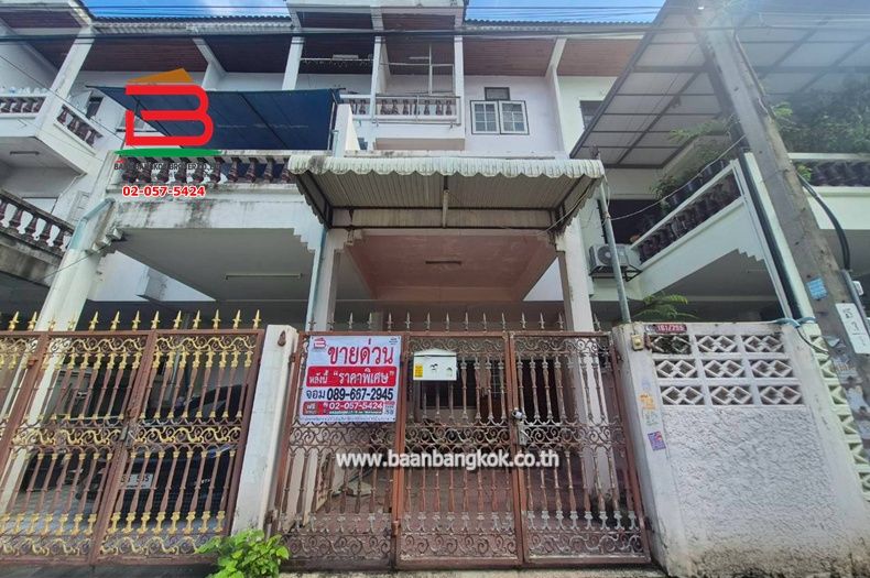- ทาวน์เฮาส์ 3 ชั้น เนื้อที่ 28 ตร.ว. บ้านแก้ววิลล่า (ซอยจรัญสนิทวงศ์ 27 แยก 22) ถนนจรัญสนิทวงศ์ แขวงบางขุนศรี เขตบางกอกน้อย