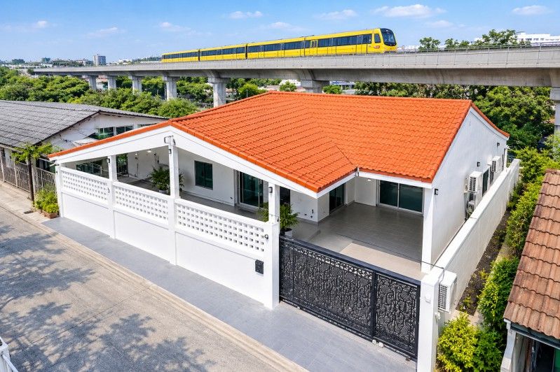 - เซ็นทรัล อีสต์วิลล์ 1.3 กม 3-4นอนMRTโชคชัย4 1.48 กม. ลาดพร้าว บ้านเดี่ยว 2น้ำ รพ.เปาโล โชคชัย 4 1.0 กม..52 ตร.ว. 200 ตร.ม.
