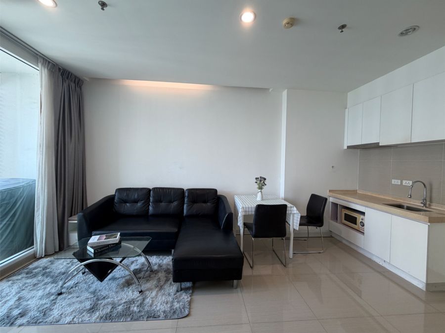 - Condo TC Green Rama 9 ใกล้ MRT พระราม 9 (มีหลายห้องให้เลือก) แบบ 1 ห้องนอน ตกแต่งครบพร้อมเข้าอยู่