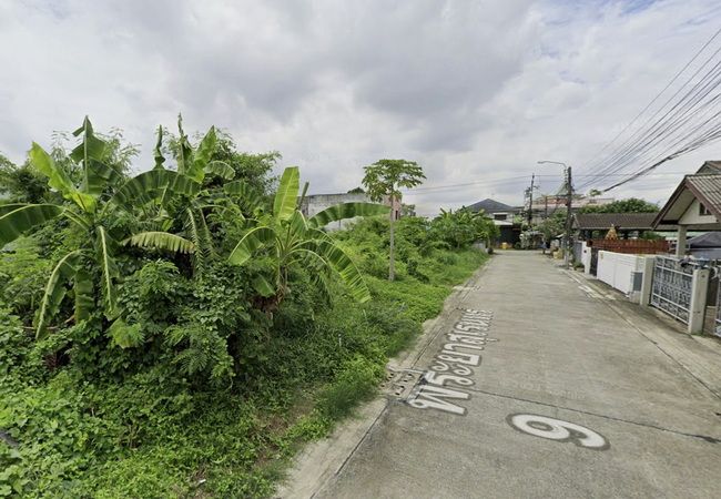 - ขายที่ดิน 120 ตร.ว. ซอยพระยาสุเรนทร์ 9 ถนนรามอินทรา คลองสามวา กรุงเทพมหานคร