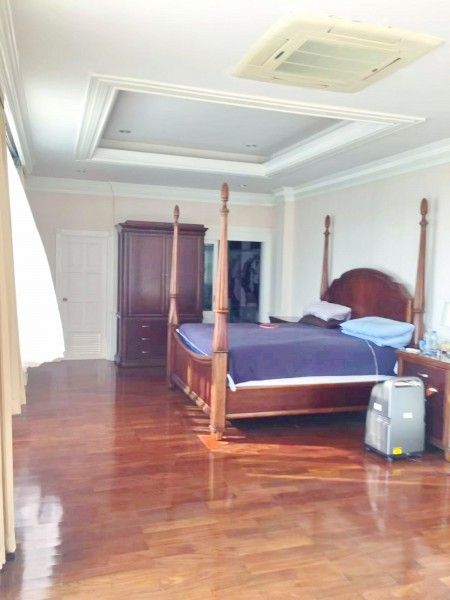 - พระราม 2บ้านเดี่ยว 2ชั้นฟังก์ชั่น7นอน 7น้ำ 304ตร.วา.บ้านสไตล์หรู พร้อมสระว่ายน้ำส่วนตัว วิวทะเลสาบ