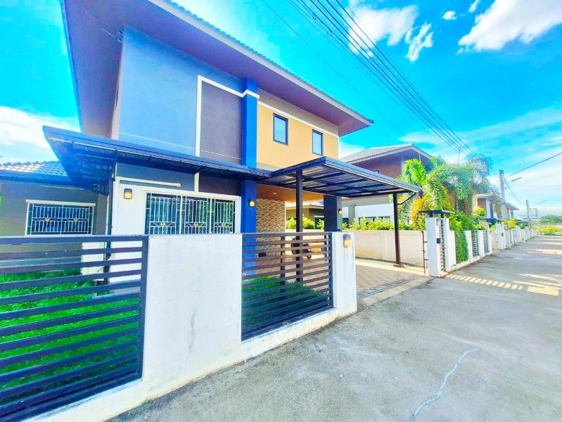 - รร.นานาชาตินครพายัพ 900 ม.บ้าน2ชั้น แยกลิขิตชีวัน 500 ม.4นอน เซ็นทรัล เชียงใหม่ 3.7กม. 3 น้ำ 60ตร.ว.180ตร.ม.พร้อมเฟอร์ฯครบ