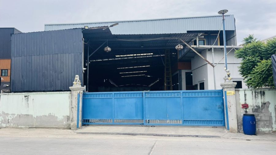 - โกดังให้เช่า ขนาด 1,600 ตร.ม. ย่านบางพลี อ.บางพลี จ.สมุทรปราการ