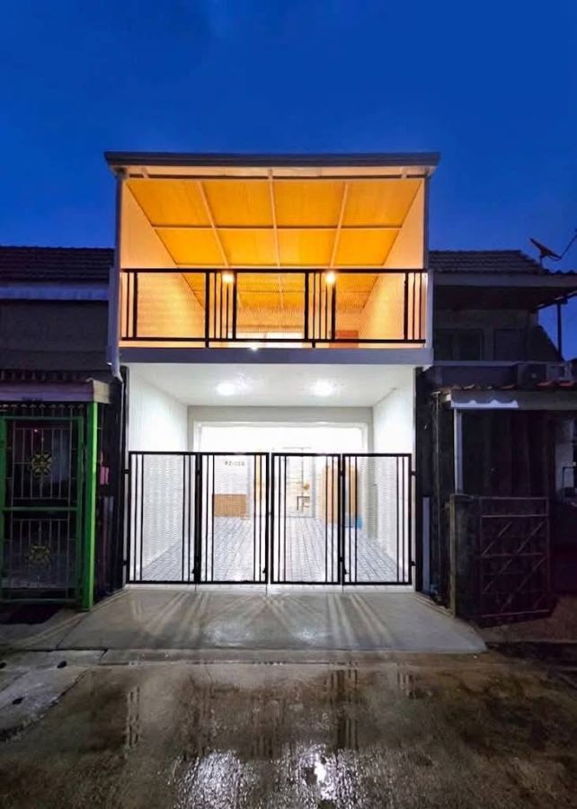- ขายทาวน์เฮาส์ 2 ชั้น รีโนเวทใหม่ หมู่บ้านพระปิ่น 3 บางใหญ่ เนื้อที่ 17 ตารางวา