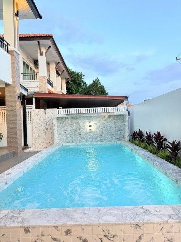 - หมู่บ้านรัตนากร 17 POOL VILLA พื้นที่ 52 ตารางวา บ้านเลขที่ 343/75