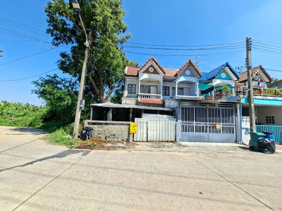 - ขายบ้าน 2 ชั้น หมู่บ้านเจริญลาภ3 ซอยคลองสี่ตะวันตก35
