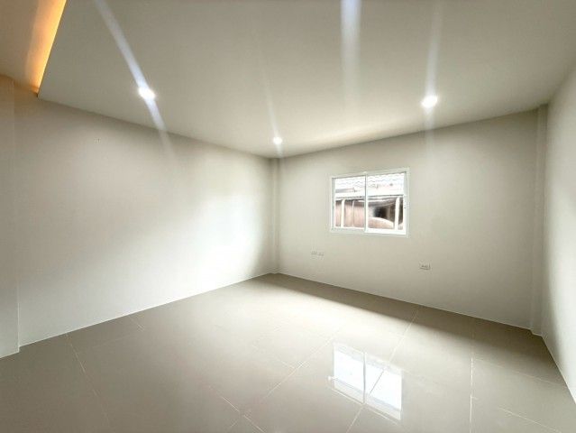- บ้านเดี่ยวสร้างใหม่ ในหมู่บ้าน AREEYA VILLA พัทยา - หนองปรือ ใกล้ สภ.หนองปรือ