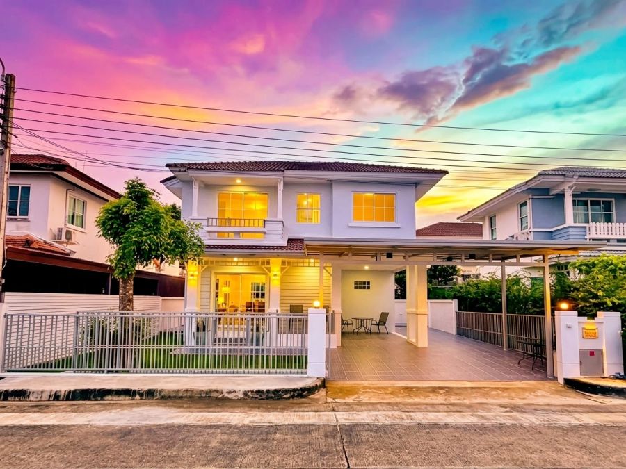 - ขายบ้านเดี่ยวรีโนเวทใหม่ หมู่บ้านชลลดา บางบัวทอง 52.5 ตร.ว. 3 ห้องนอน จอดรถ 3 คัน ราคา 4.19 ล้านบาท