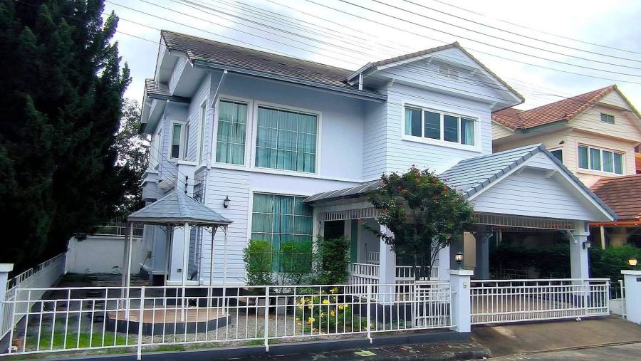 - ขายบ้านเดี่ยว 2 ชั้น หมู่บ้านภานน บ้านพร้อมเฟอร์นิเจอร์และเครื่องใช้ไฟฟ้าครบ มีห้องทำงานแยก พร้อมครัวในและครัวนอก บ้านตกแต่งอบอุ่น