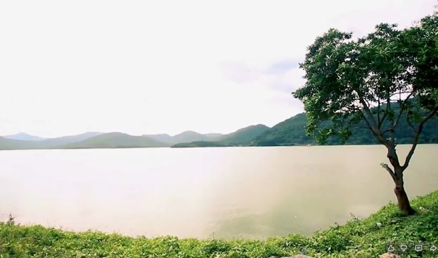 - ขายที่ถมแล้ว ติดถนนทางหลวงชะอวด-บ้านตูล (หมายเลข 4165) และติดถนนซอยสาธารณะด้านข้างยาวตลอดทั้งแปลง ต.ชะอวด อ.ชะอวด จ.นครศรีธรรมราช
