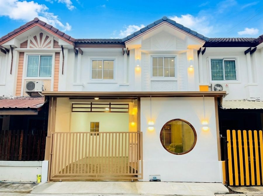 - ขายทาวน์เฮ้าส์ พฤกษาวิลล์ 12 วงแหวน-ปิ่นเกล้า รีโนเวทใหม่ 3 ห้องนอน 2 ห้องน้ำ แถมเฟอร์นิเจอร์ ราคา 2.59 ล้านบาท