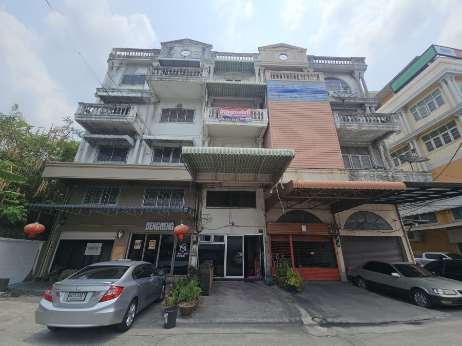 - ขายด่วน ตึกแถว 3.5 ชั้น ติดถนนรัชดาภิเษก-ตลาดพลู ทำเลทองฝั่งธนฯ ตรงข้ามตลาดเฟิร์สวัน เดินชิลล์ไป BTS ตลาดพลู แค่ 500 เมตร!