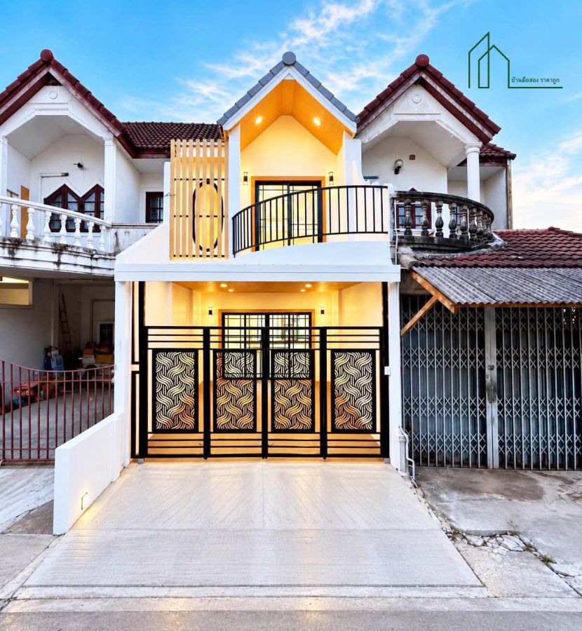 - ทาวน์เฮาส์ 2 ชั้น หมู่บ้านวีรวัฒน์ ซอยเพชรเกษม 92/3 ใกล้ MRT หลักสอง