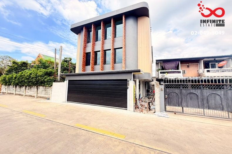 - ขายบ้านเดี่ยว 3 ชั้น 53.5 ตร.ว. ถนนรัชดาภิเษก ซอยรัชดาภิเษก 42 Modern Loft