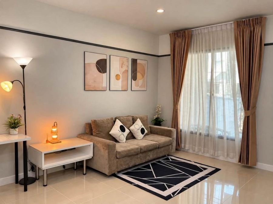 - บ้านรีโนเวทใหม่! ให้เช่าทาวน์โฮม พลีโน่ สุขุมวิท-บางนา มีทางลัดเข้า Mega Bangna ต่อเติมครัว ต่อเติมหลังบ้าน ใกล้ Concordian