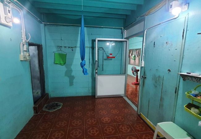 - ขายบ้านเดี่ยว นิคมนวนคร ถนนพหลโยธิน คลองหลวง ปทุมธานี เนื้อที่ 39 ตร.ว. 2 ชั้น 3 นอน 2 น้ำ