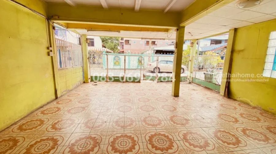 - ขายทาวน์เฮ้าส์ หลังมุม รามอินทรา 44 ใกล้สถานีรถไฟฟ้า 170 เมตร น้ำไม่ท่วม