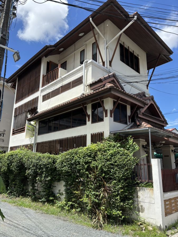 - ขายรีสอร์ทพร้อมสิ่งปลูกสร้าง 4 ไร่ วิวภูเขา ใกล้น้ำตกไทรโยคน้อยเพียง 800 เมตร