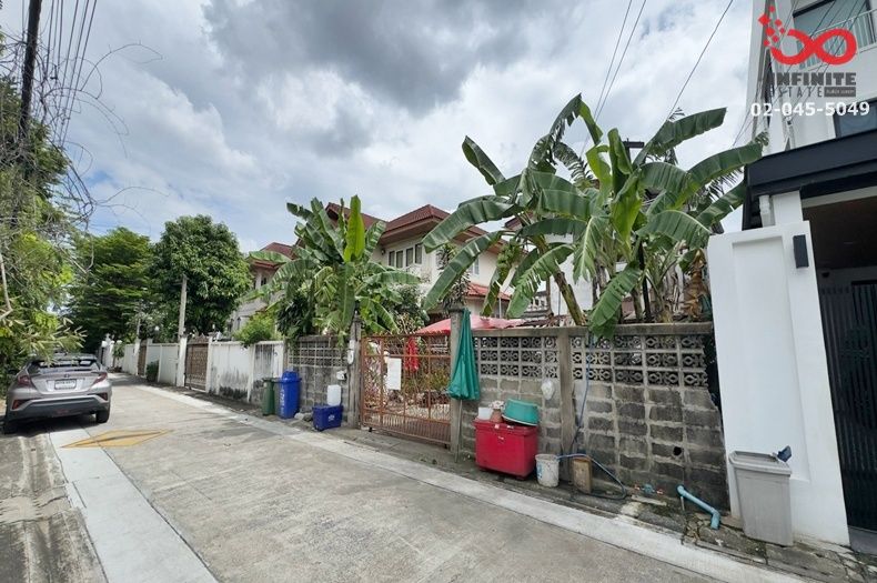 - ขายที่ดินพร้อมบ้าน 2 ชั้น 56 ตร.ว. ซอยลาดพร้าว 64 วังทองหลาง ใกล้ MRT สายสีเหลือง