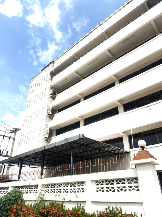 - ขายโรงงานกาเมนท์-ขายโกดัง-ขายตึก 7 ชั้นอยู่ถนนเพชรเกษม สามพราน นครปฐมเนื้อที่ 300 ตารางวา