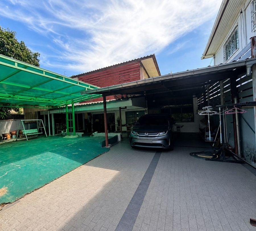 - ขายบ้านเดี่ยว 2 ชั้น หมู่บ้านมิตรภาพ 1 อ่อนนุช 46 ที่ดินใหญ่ 87 ตร.ว. 5 ห้องนอน จอดรถได้ 6 คันขึ้นไป
