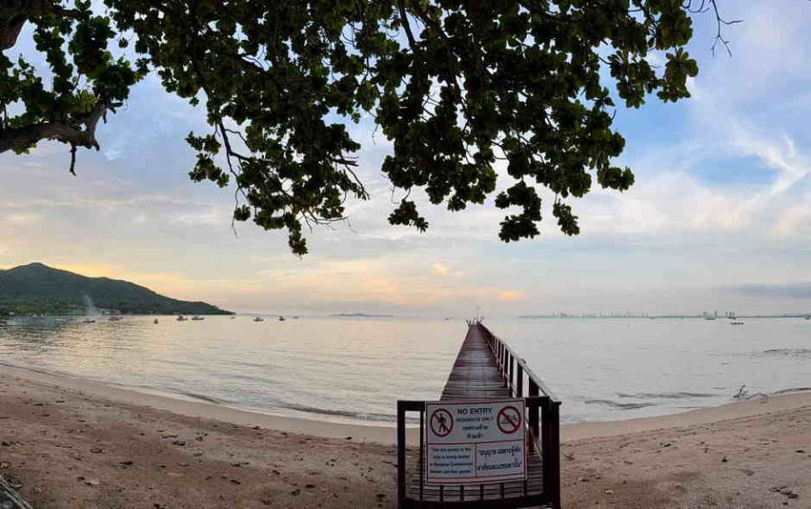 - ให้เช่าคอนโดติดทะเล บางเสร่ พัทยา 2 ห้องนอน รีโนเวทใหม่ บรรยากาศเงียบสงบ