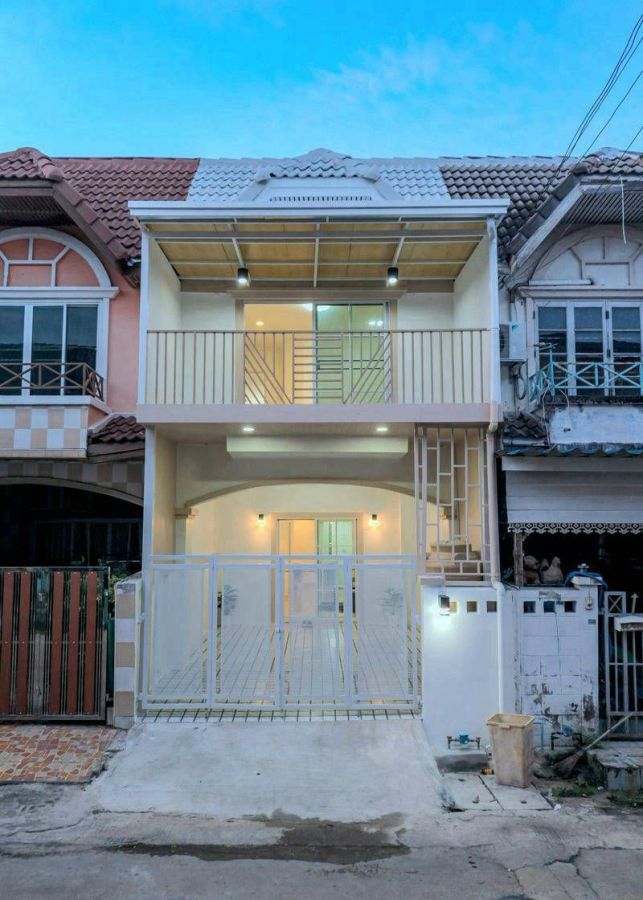 - ขายทาวน์เฮ้าส์ 2 ชั้น รีโนเวทใหม่ หมู่บ้านมนวดี วัดลาดปลาดุก เนื้อที่ 16 ตารางวา 3 ห้องนอน ตำบลบางบัวทอง อำเภอบางบัวทอง จังหวัดนนทบุรี