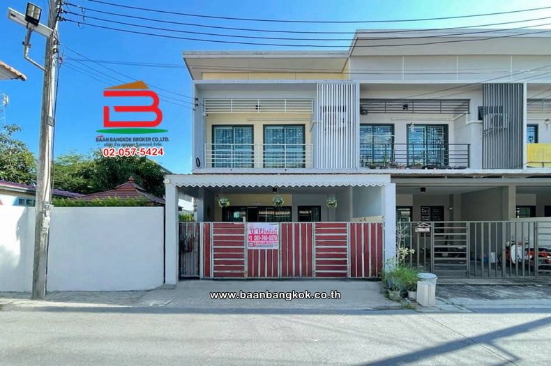 - ทาวน์เฮาส์ 2 ชั้น เนื้อที่ 35.7 ตร.ว. หมู่บ้าน รัชธานี 11 ถนนรังสิต-นครนายก ตำบลบึงน้ำรักษ์ อำเภอธัญบุรี ปทุมธานี