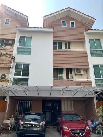 - สเปซกว้างเหมาะทำออฟฟิศ! ปล่อยเช่าโฮมออฟฟิศ 3.5 ชั้น ทาวน์อินทาวน์ มีห้องใต้หลังคา มีระเบียงทุกห้องนอน เชื่อมต่อเอกมัย-รามอินทรา