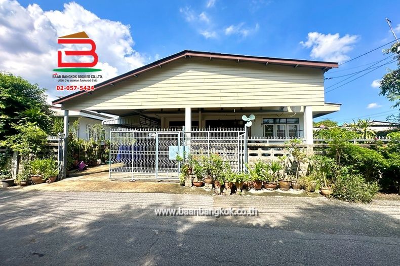 - บ้านเดี่ยว หมู่บ้านประชาสุข (ซอยประชาชื่น 33 แยก 8) เนื้อที่ 72 ตรว. ใกล้โรงเรียนอนุบาลแสงโสม ถนนประชาชื่น แขวงวงศ์สว่าง เขตบางซื่อ
