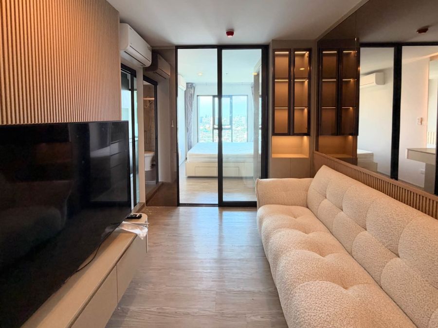 - รีเจ้นท์โฮม วุฒากาศ Regent Home Wutthakat ใกล้ BTS วุฒากาศ 180 เมตร พร้อมเข้าอยู่ เช่า 12,000 บาท/เดือน