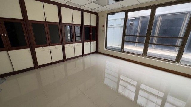 - ให้เช่าอาคารสำนักงาน 7 ชั้น Stand Alone มีลิฟท์โดยสาร อยู่ใกล้ BTS กรุงธนบุรี, ICON SIAM ตกแต่งพร้อม ใกล้แยกสาทร สีลม เพียง 8 นาที