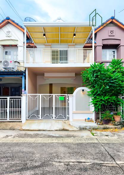- ทาวน์เฮาส์ 2 ชั้น หมู่บ้านลุมพินี ถนนกาญจนาภิเษก รีโนเวทใหม่พร้อมอยู่