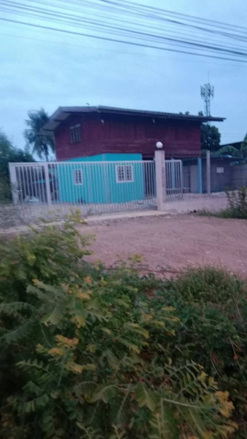 - ขายถูกมาก!! บ้านพร้อมที่ดิน 298 ตร.ว. บนทำเลทอง อ.พานทอง ชลบุรี ใกล้นิคมอมตะนคร โรงงานชื่อดังมากมาย
